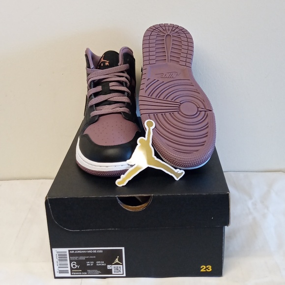 Air Jordan 1 mid se
